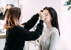 Maquillage avant seance portrait photo CV